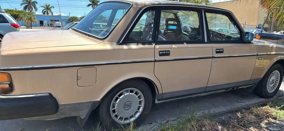 1986 Volvo 244 - Image 4 of 20