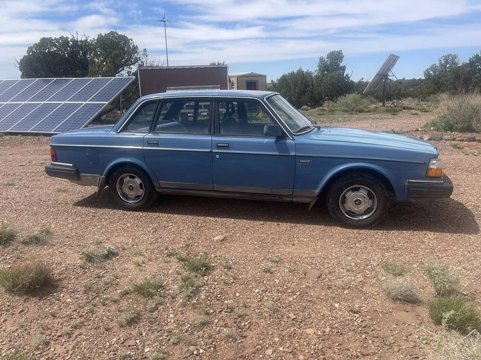 1986 Volvo 244 - Image 7 of 12