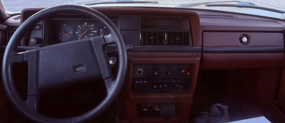 1986 Volvo 244 - Image 7 of 9