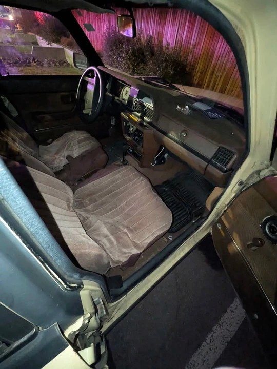 1986 Volvo 244 - Image 6 of 9