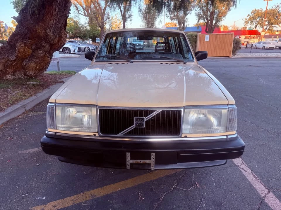 1986 Volvo 244 - Image 2 of 9