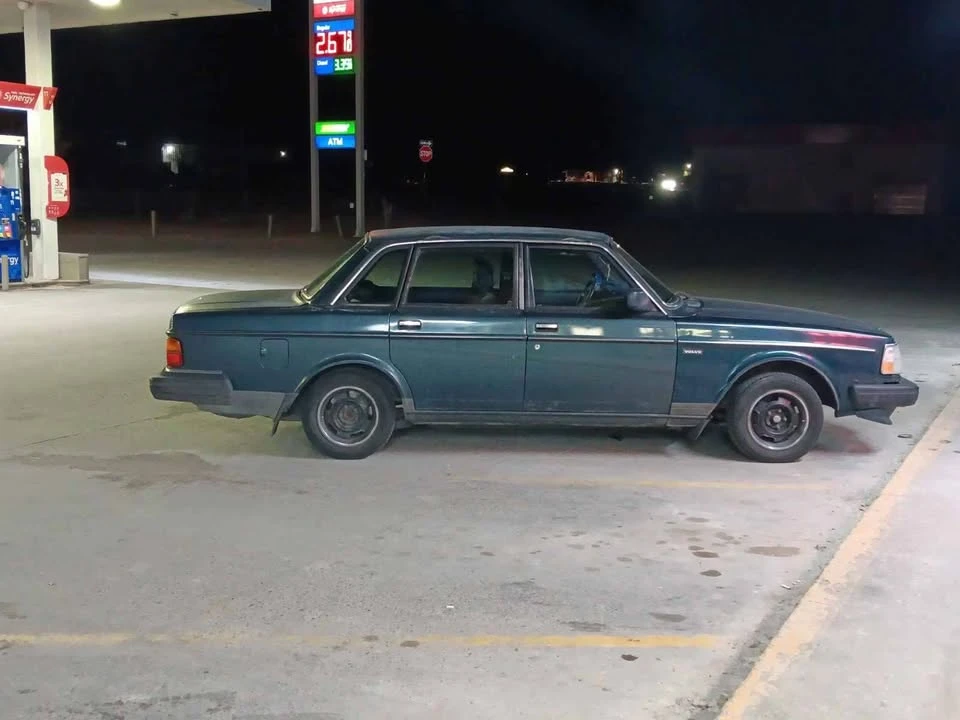 1986 Volvo 244 - Image 6 of 17