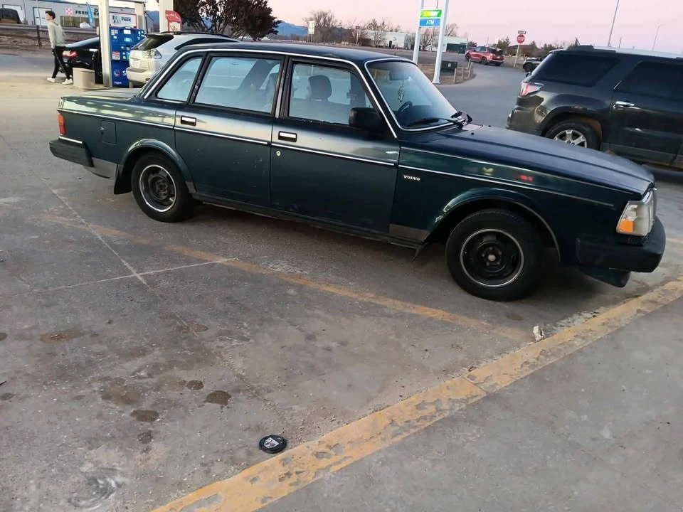 1986 Volvo 244 - Image 2 of 17