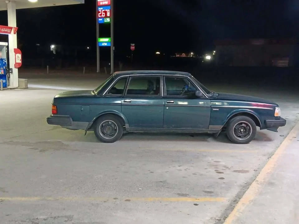 1986 Volvo 244 - Image 3 of 17