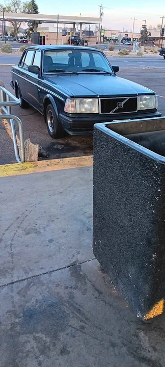1986 Volvo 244 - Image 4 of 17