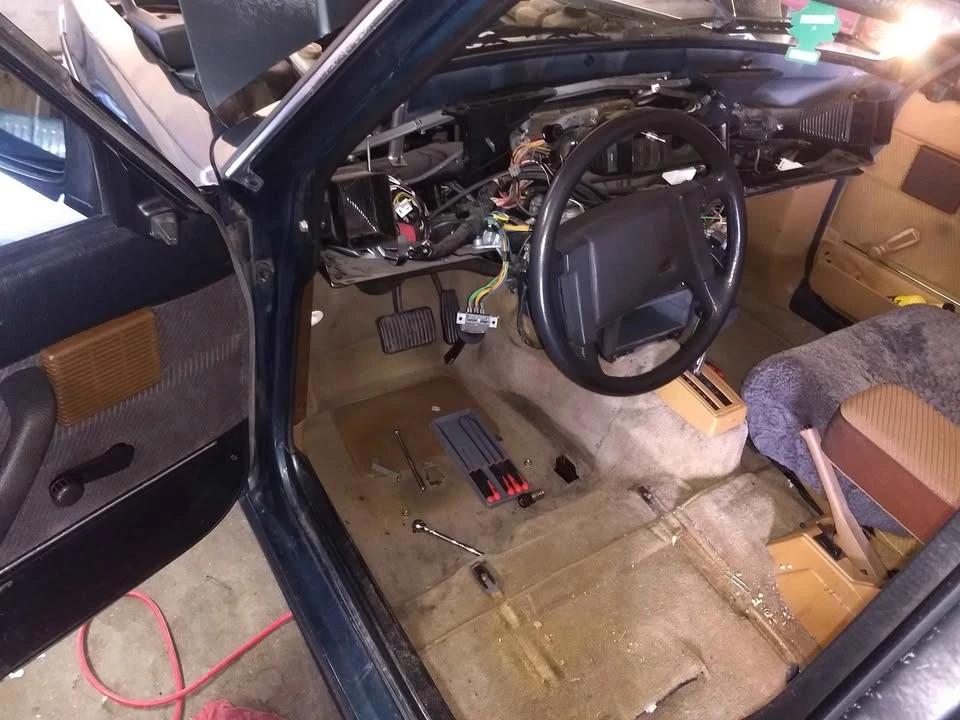 1986 Volvo 244 - Image 7 of 17
