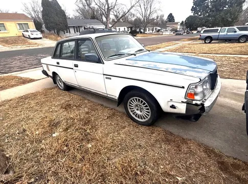 1986 Volvo 240 Sedan 4D