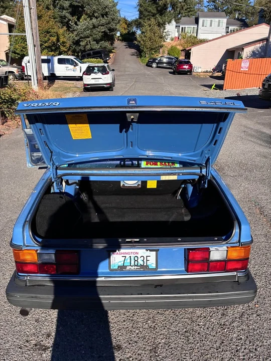 1986 Volvo 244 - Image 11 of 12