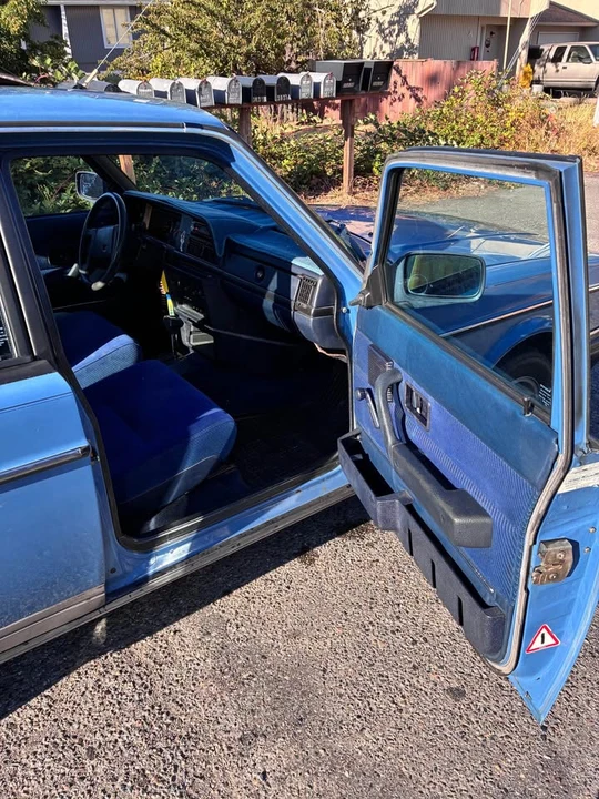 1986 Volvo 244 - Image 7 of 12