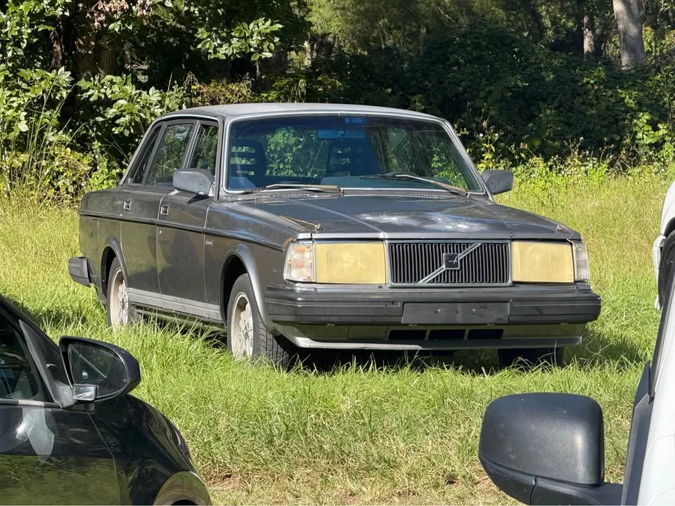 1986 Volvo 244 - Image 2 of 4