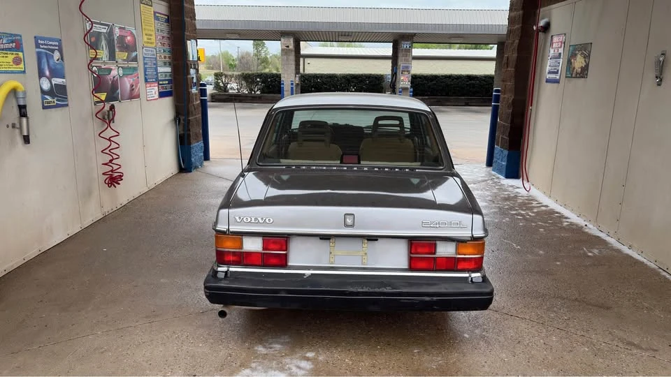 1986 Volvo 244 - Image 5 of 12