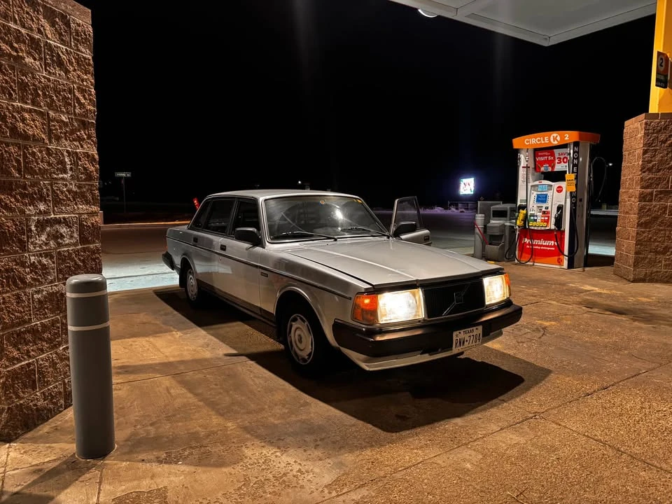 1986 Volvo 244 - Image 6 of 8