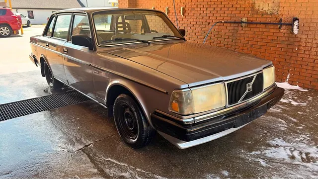1986 Volvo 240 Sedan 4D
