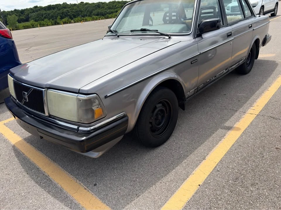 1986 Volvo 244 - Image 2 of 12