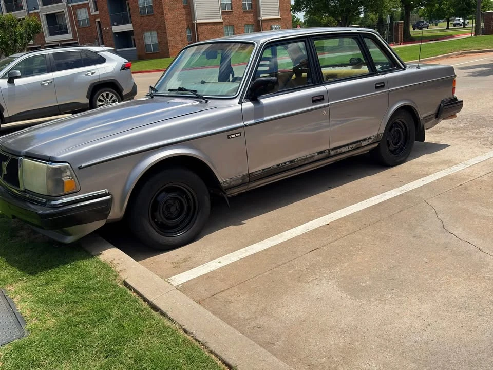 1986 Volvo 244 - Image 3 of 12