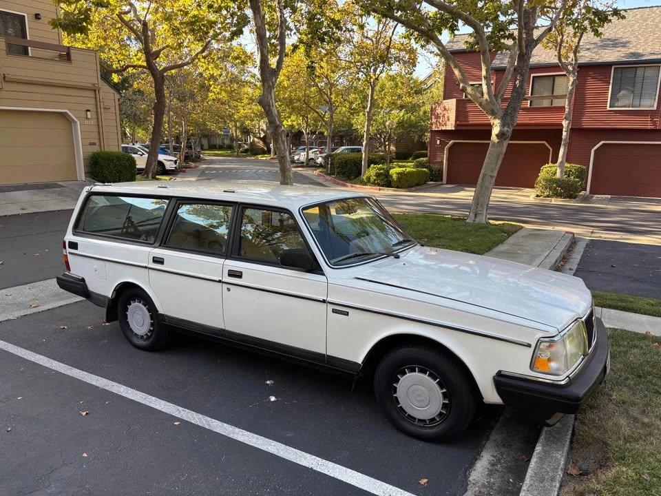 1986 Volvo 245 - Image 2 of 8