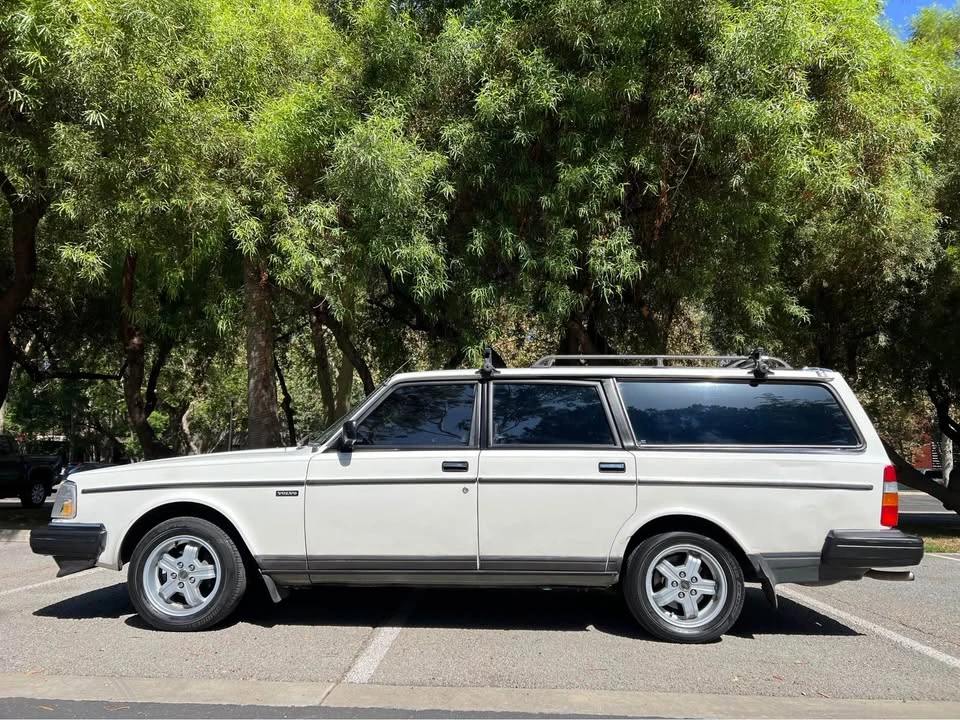 1986 Volvo 245 - Image 6 of 12