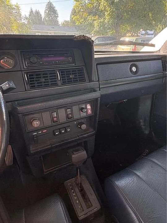 1986 Volvo 245 - Image 8 of 9