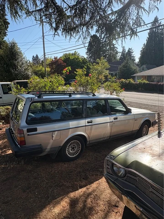 1986 Volvo 245 - Image 2 of 9