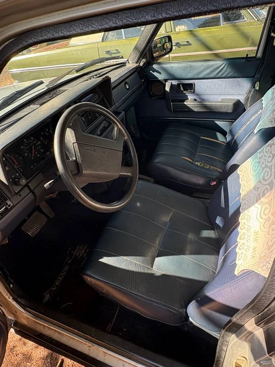 1986 Volvo 245 - Image 5 of 9