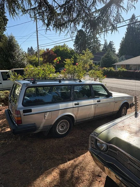1986 Volvo 245 - Image 2 of 9