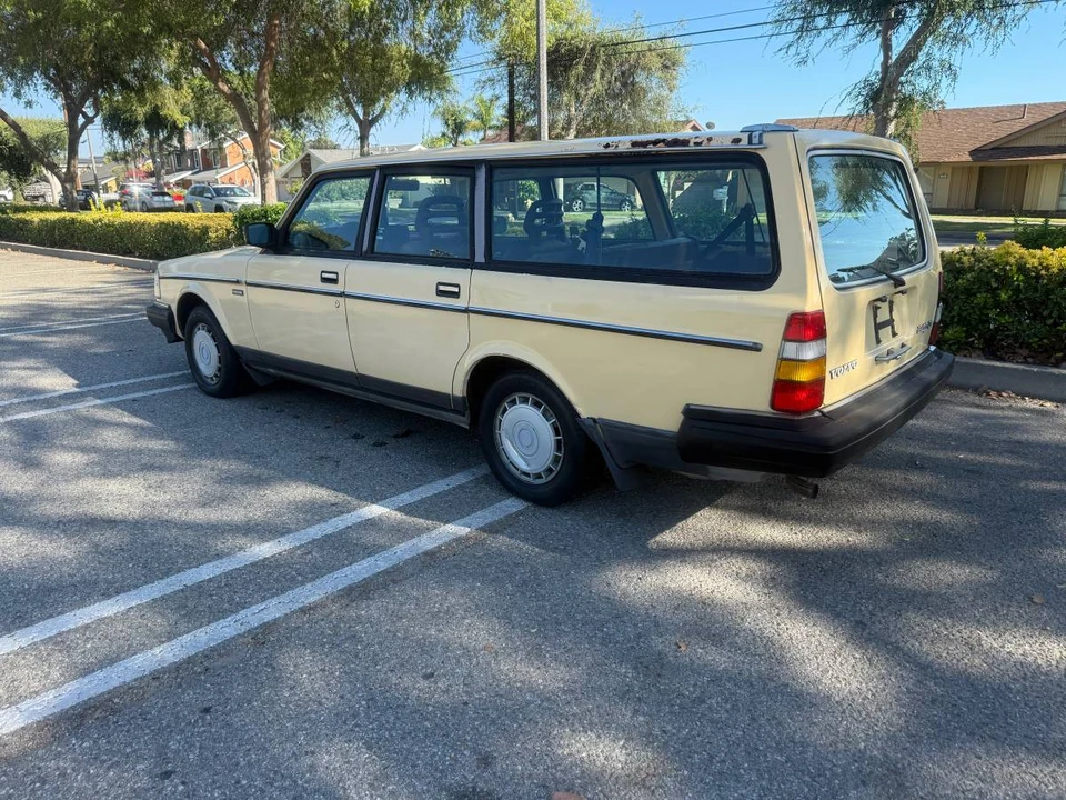 1986 Volvo 244 - Image 5 of 12