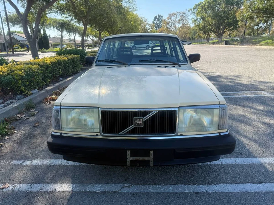 1986 Volvo 244 - Image 4 of 12