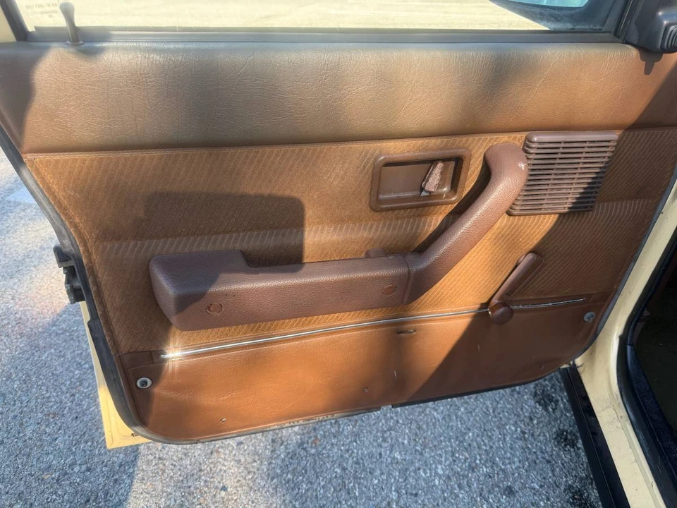 1986 Volvo 244 - Image 10 of 12