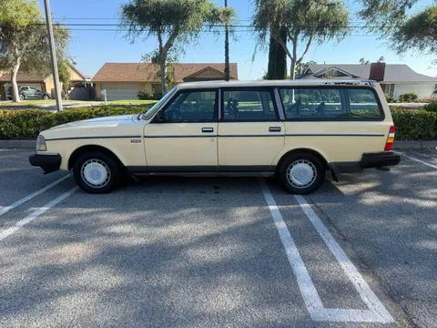1986 Volvo 240DL  * Runs Excellent  * Fixer Upper