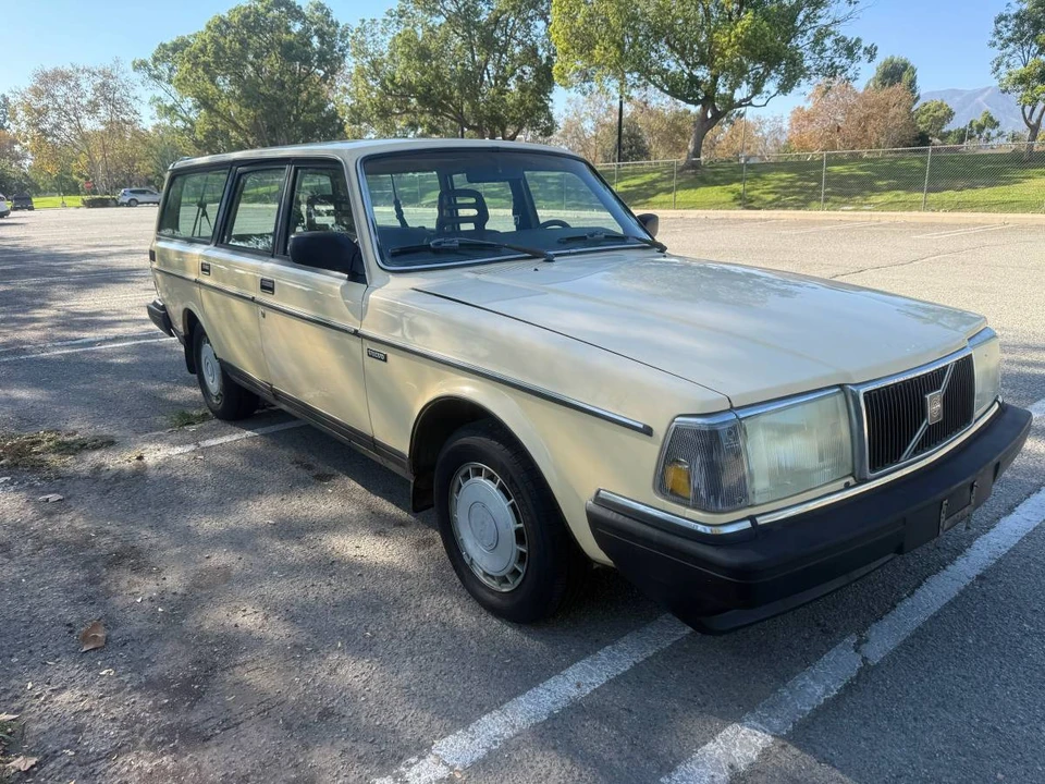 1986 Volvo 244 - Image 3 of 12