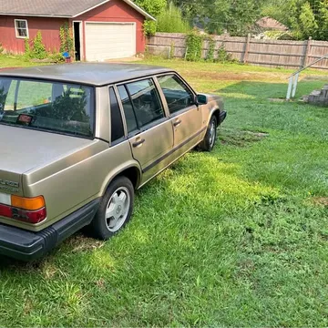 1986 Volvo 740 · Sedan 4D