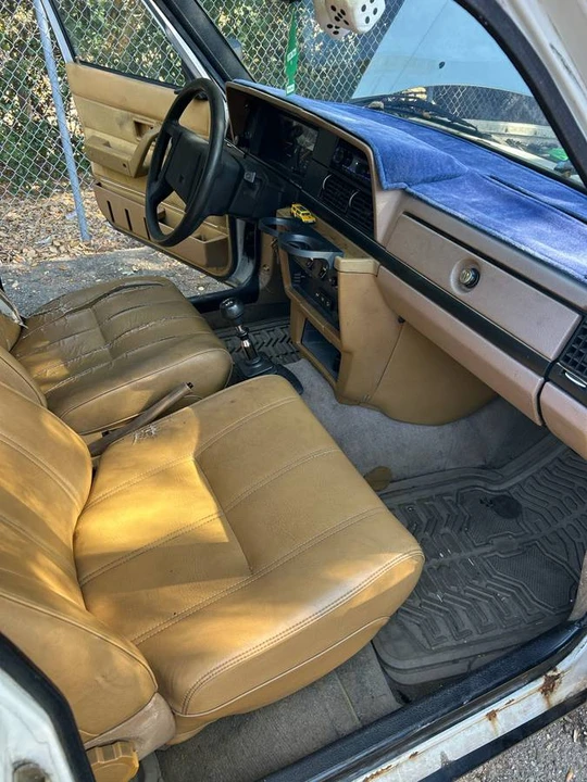 1986 Volvo 245 - Image 8 of 10