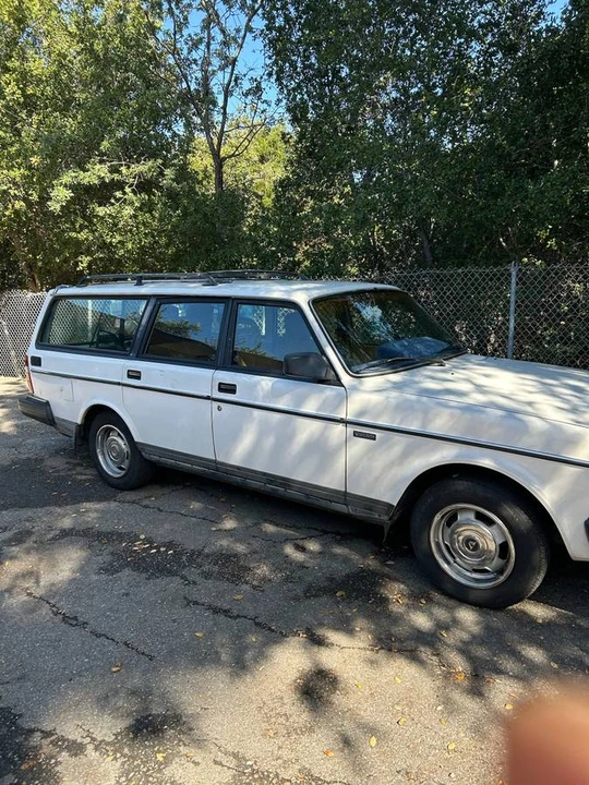 1986 Volvo 245 - Image 3 of 10