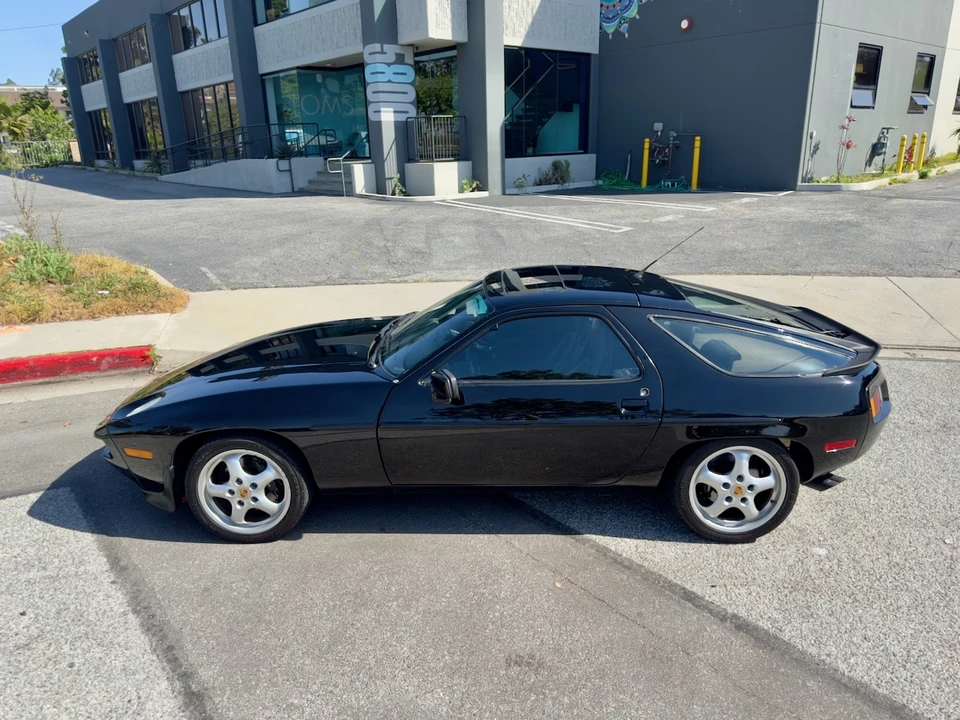 1986 Porsche 928 S - Image 2 of 31