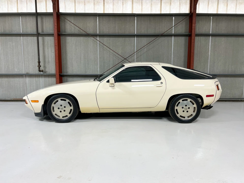 1986 Porsche 928 S - Image 5 of 31