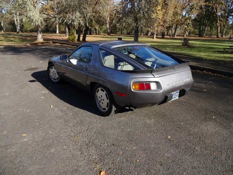 1986 Porsche 928 S - Image 12 of 31