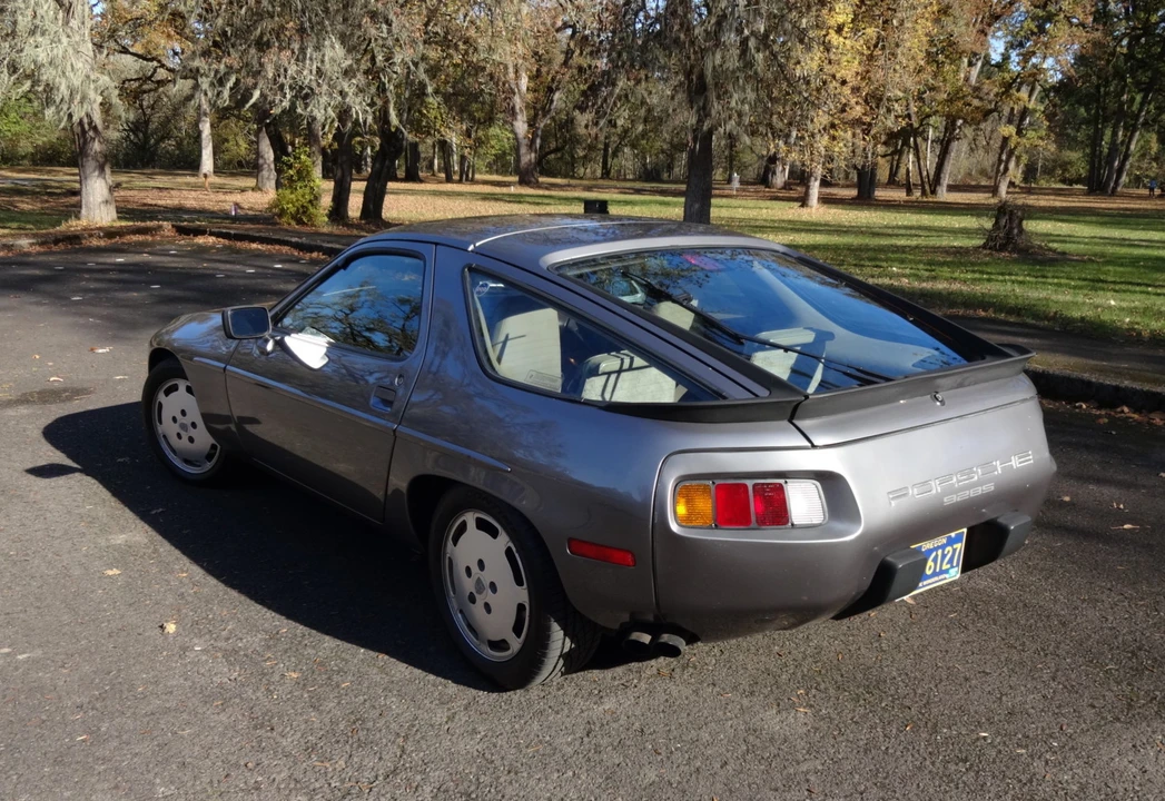 1986 Porsche 928 S - Image 8 of 31