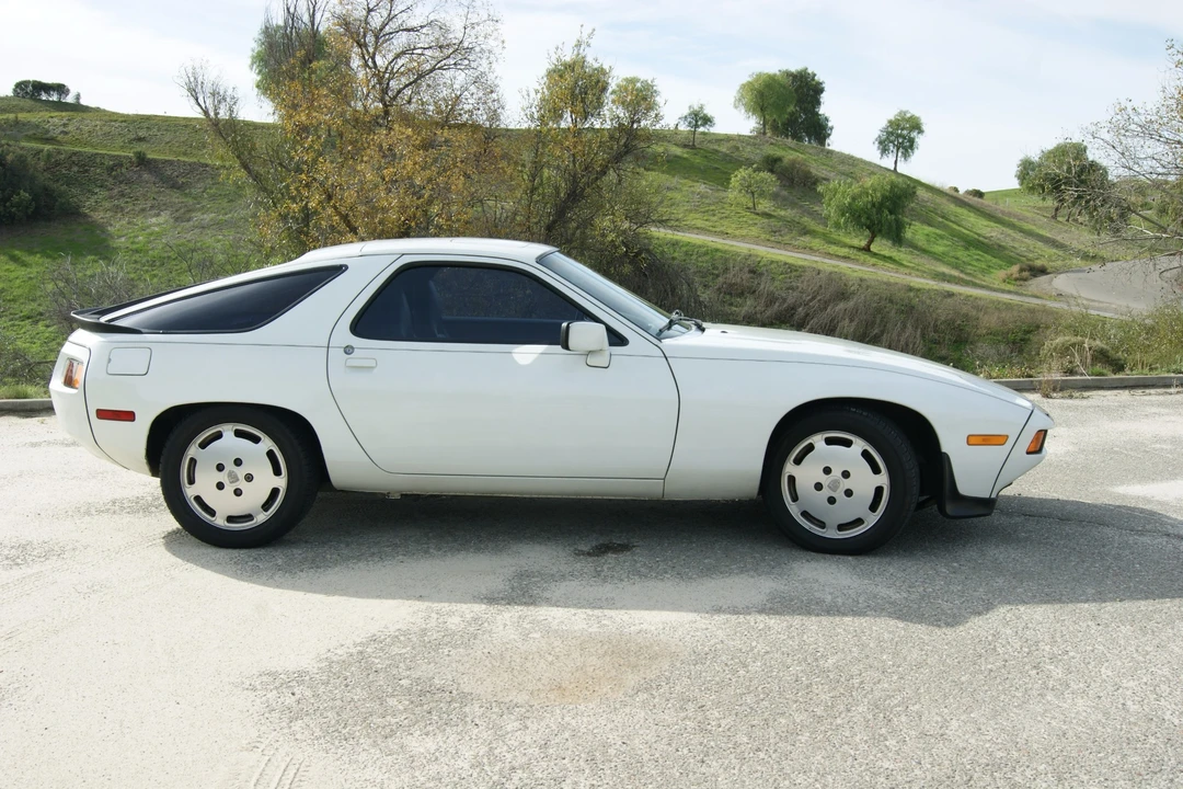 1986 Porsche 928 S - Image 3 of 30
