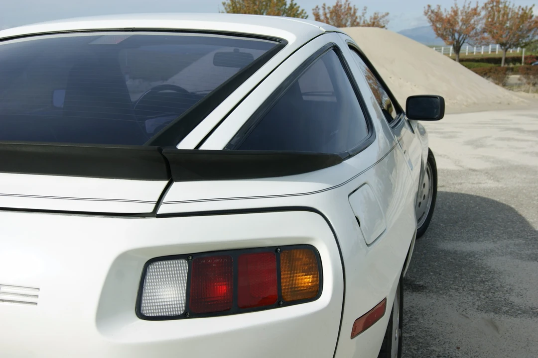 1986 Porsche 928 S - Image 4 of 30