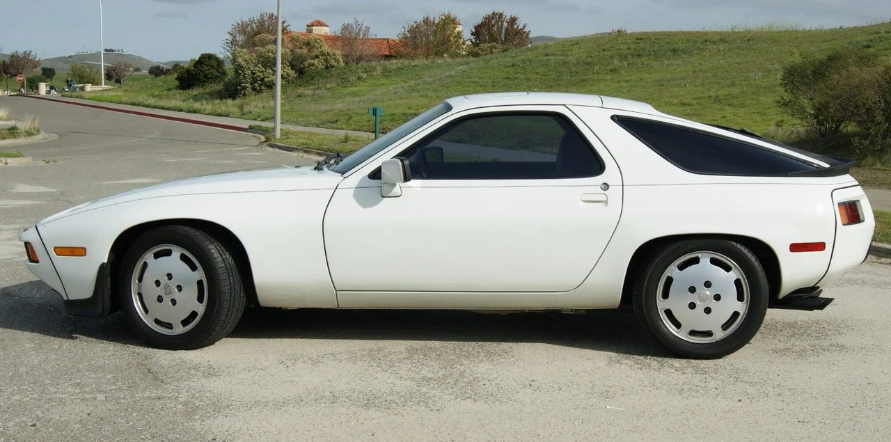 1986 Porsche 928 S - Image 7 of 30