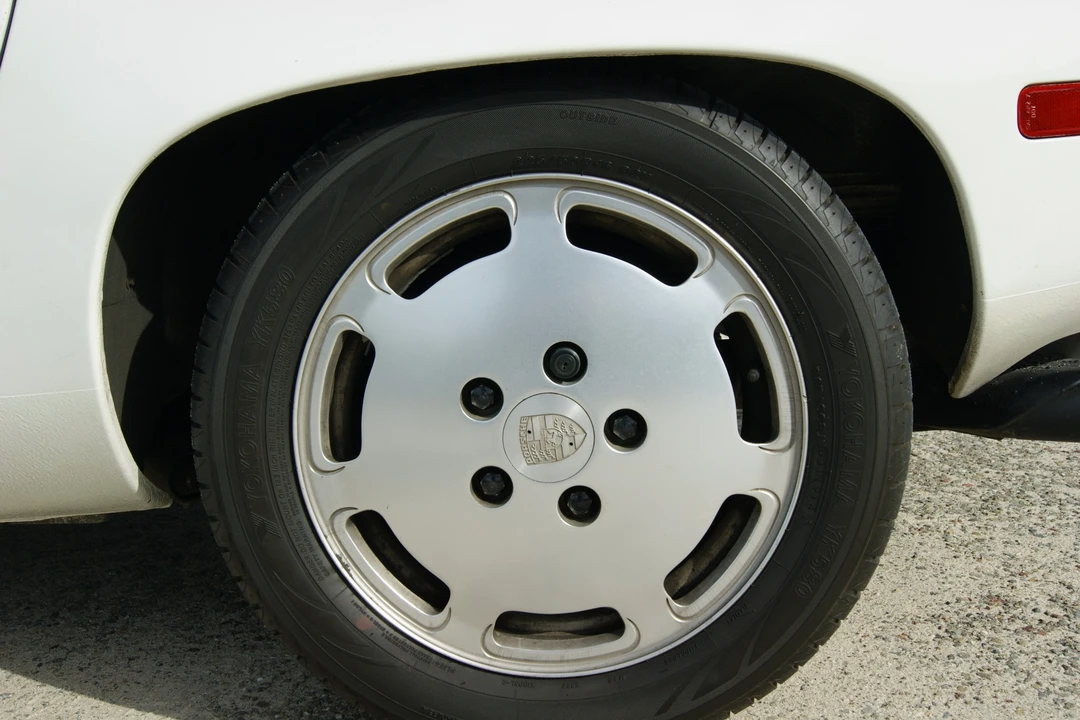 1986 Porsche 928 S - Image 10 of 30