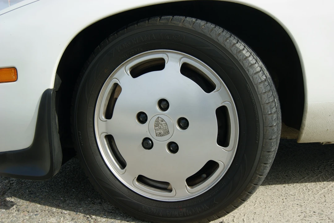1986 Porsche 928 S - Image 9 of 30