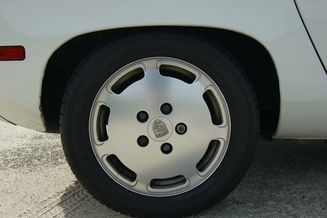 1986 Porsche 928 S - Image 12 of 30