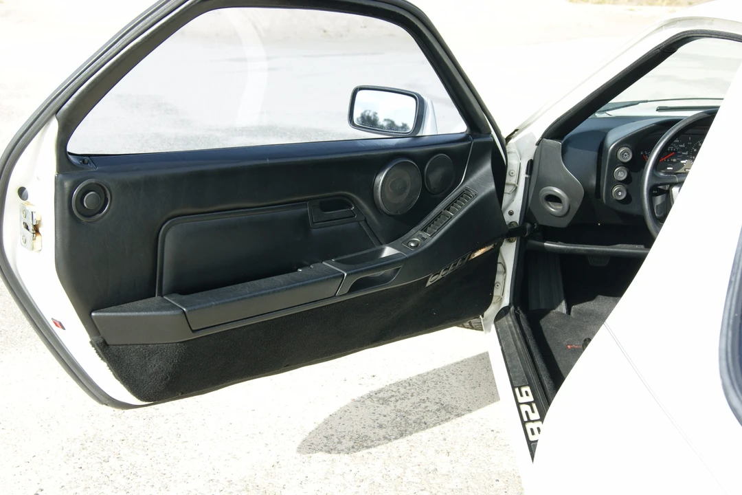 1986 Porsche 928 S - Image 14 of 30