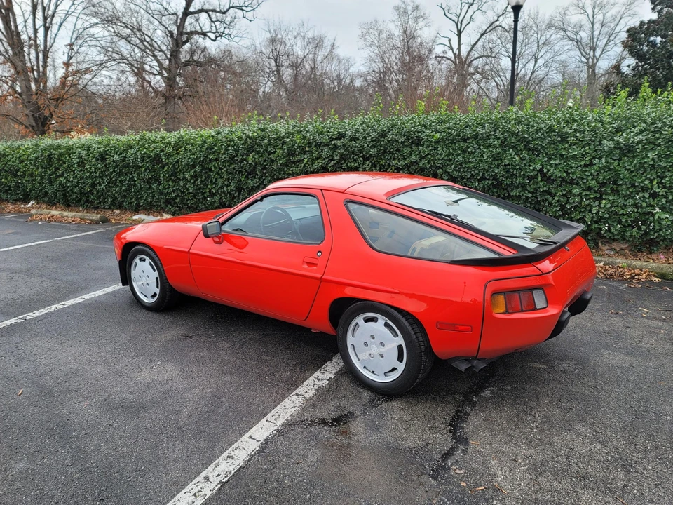 1986 Porsche 928 S - Image 13 of 31