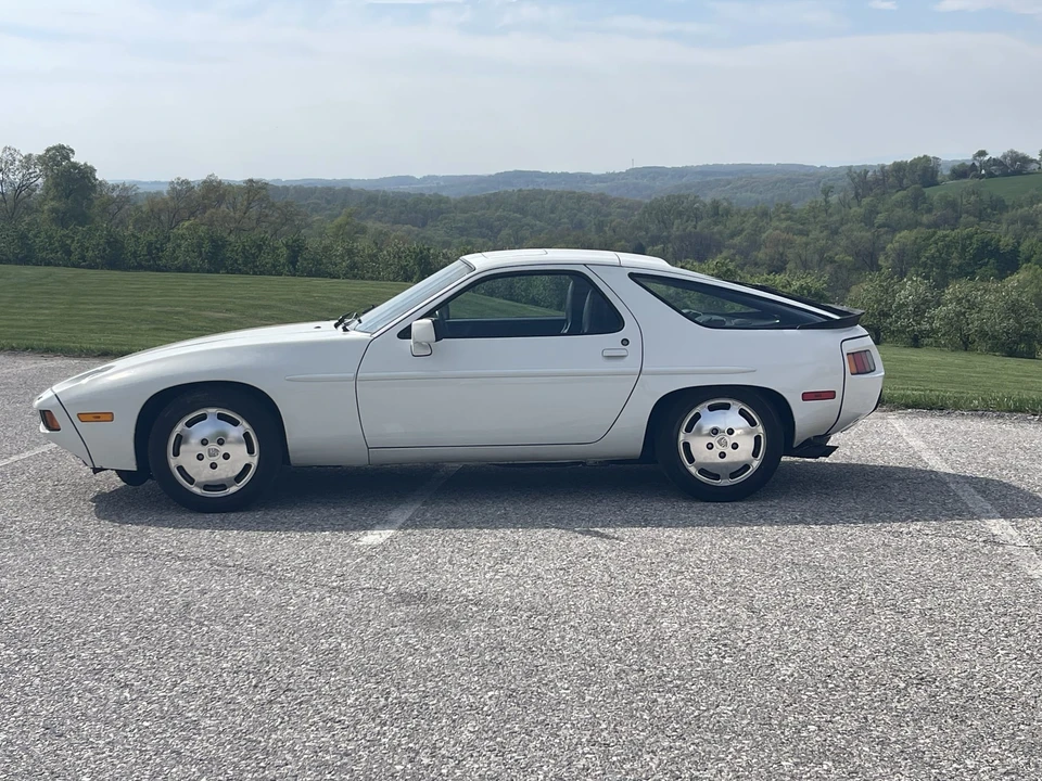 1986 Porsche 928 S - Image 14 of 31