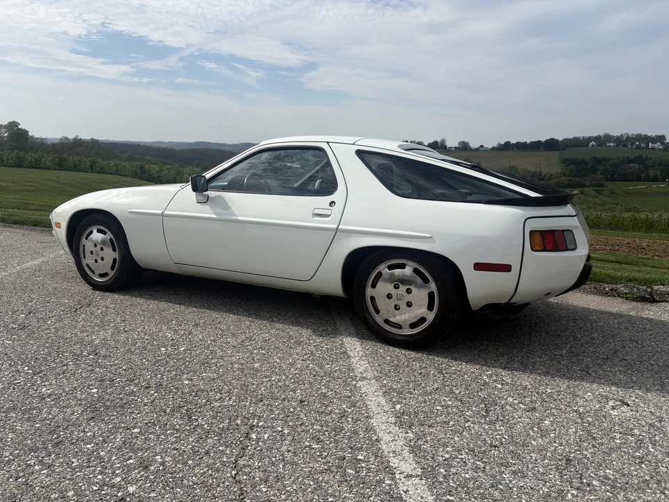 1986 Porsche 928 S - Image 17 of 31