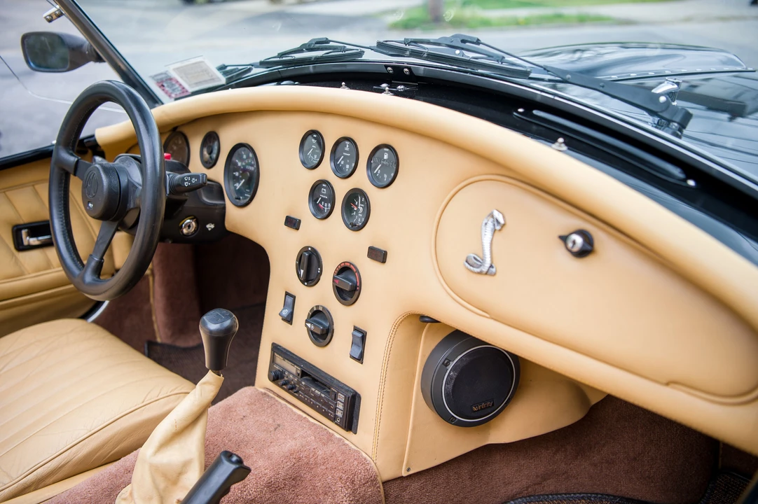 1987 AC - Image 19 of 31