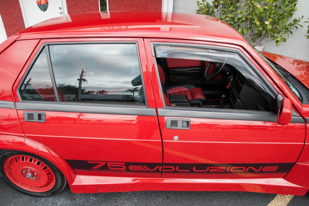 1987 Alfa Romeo 75/Milano - Image 25 of 31