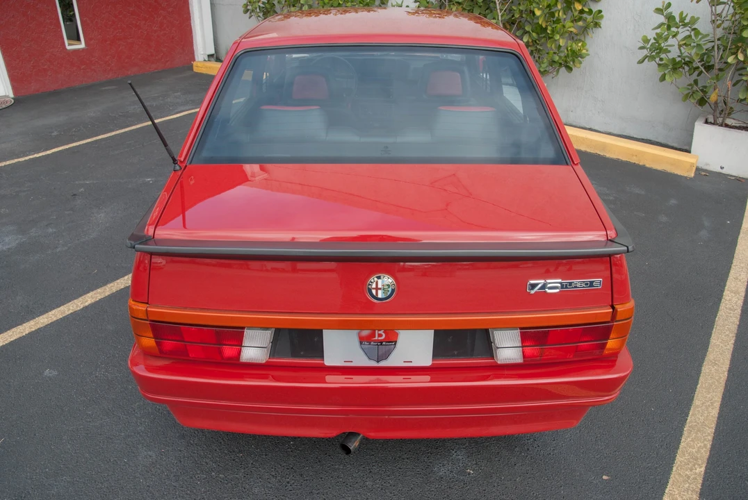1987 Alfa Romeo 75/Milano - Image 6 of 31